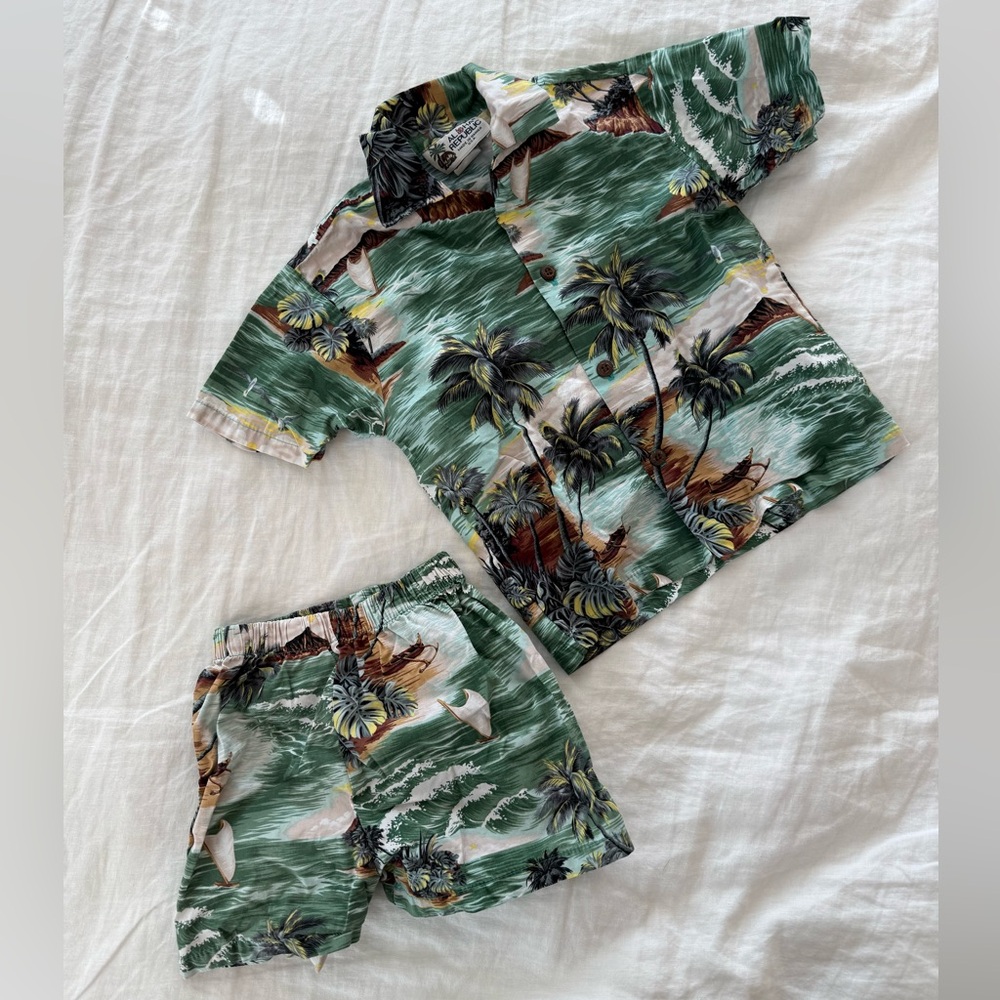Boys size 2T Hawaiian print button up collared shirt and matching shorts set